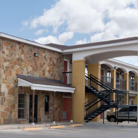 Super 8 By Wyndham San Antonio Near Fort Sam Houston Luaran gambar