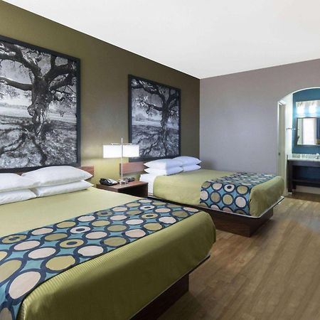 Super 8 By Wyndham San Antonio Near Fort Sam Houston Luaran gambar