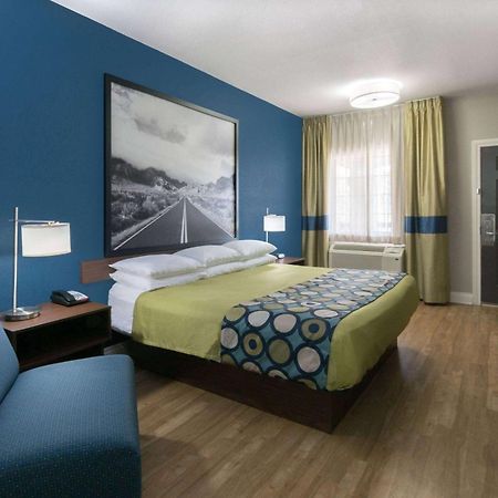 Super 8 By Wyndham San Antonio Near Fort Sam Houston Luaran gambar