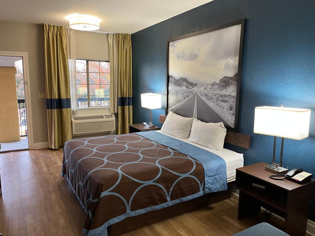 Super 8 By Wyndham San Antonio Near Fort Sam Houston Luaran gambar