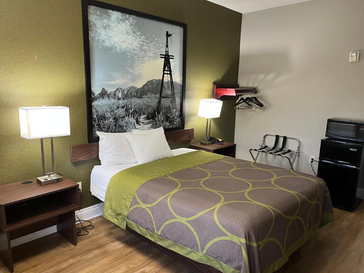 Super 8 By Wyndham San Antonio Near Fort Sam Houston Luaran gambar