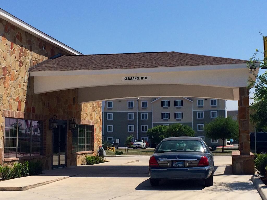 Super 8 By Wyndham San Antonio Near Fort Sam Houston Luaran gambar
